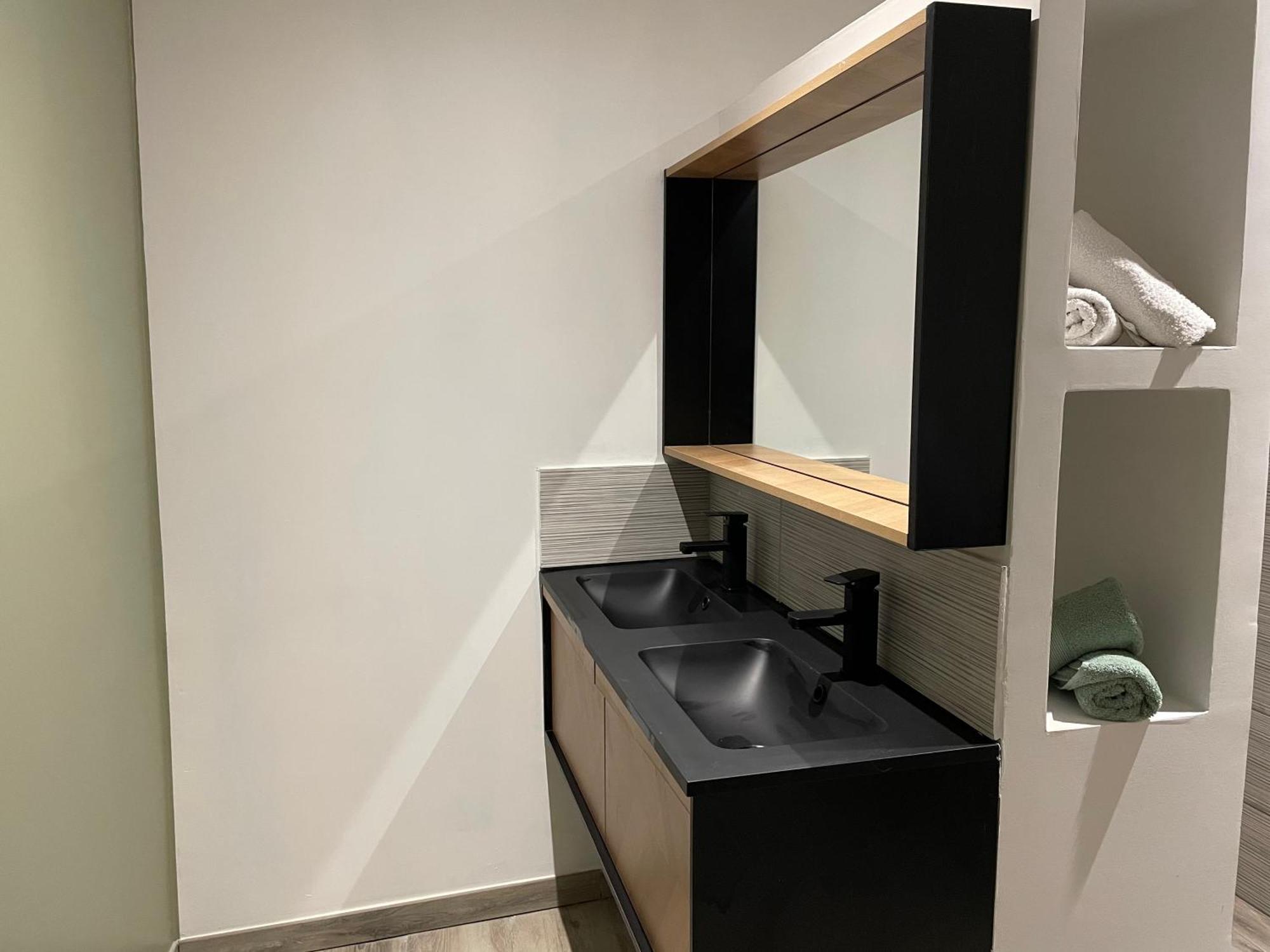 Appartement Coquet Dans Le Centre De Mèze Eksteriør billede